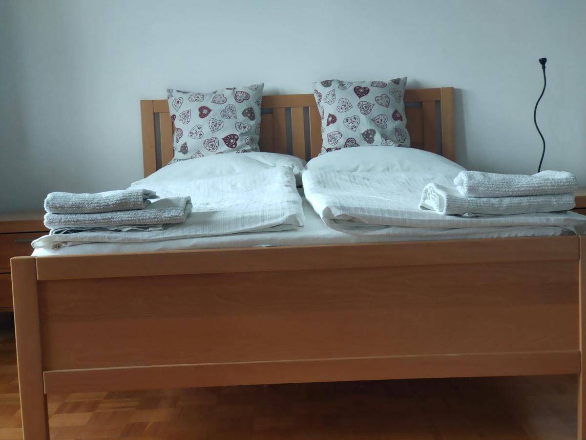 Rooms And Apartment Na Poljani Škofja Loka Eksteriør billede