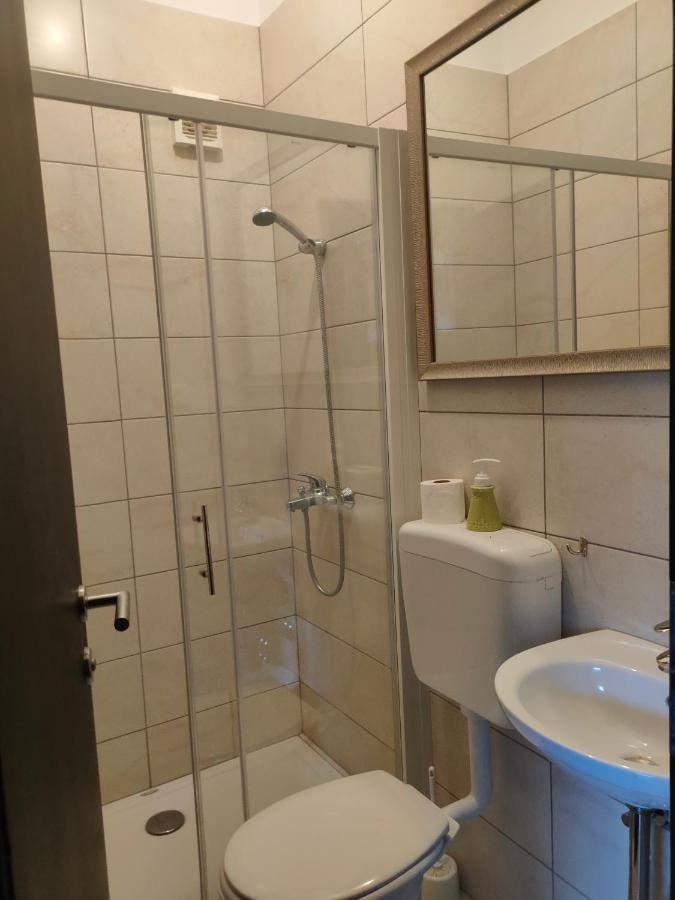 Rooms And Apartment Na Poljani Škofja Loka Eksteriør billede
