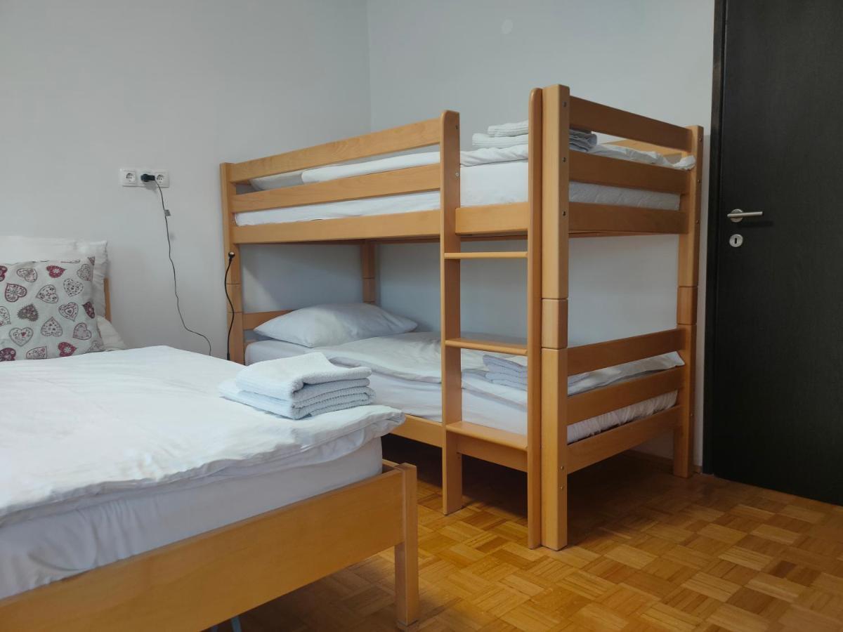 Rooms And Apartment Na Poljani Škofja Loka Eksteriør billede